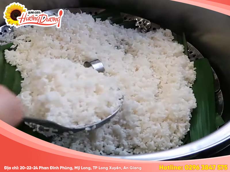 Cách nấu gạo tấm bằng xửng như sau: